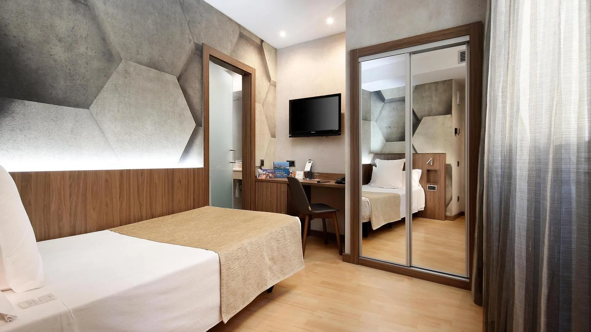 Hcc Montblanc Hotel Barcelona 3*,  Spain